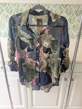 Lightweight Dark Navy Floral Button-Up Shirt Life Style Sheer Lightweight Medium
